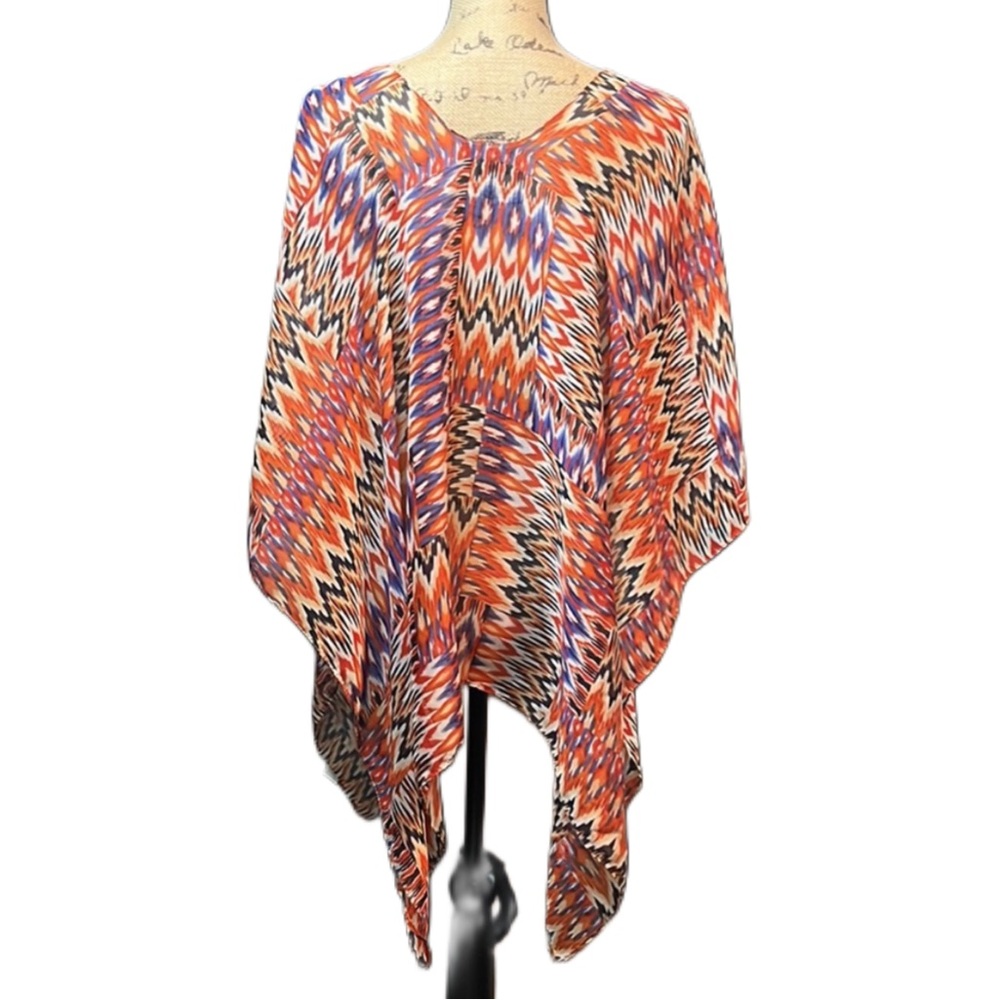 Abstract Patterned Drape - Picture 3 of 4